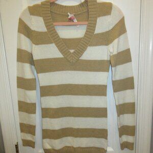 women's size M green sweater